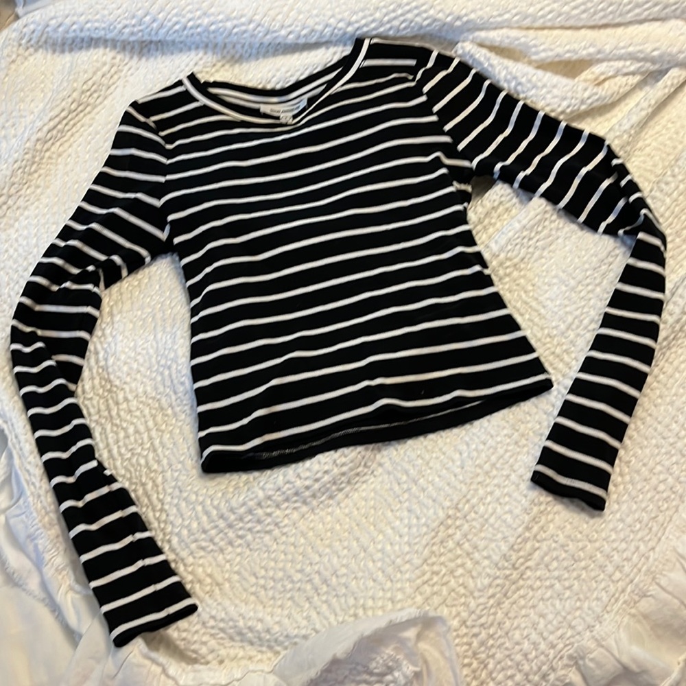 Cute worn once “Good American” brand top